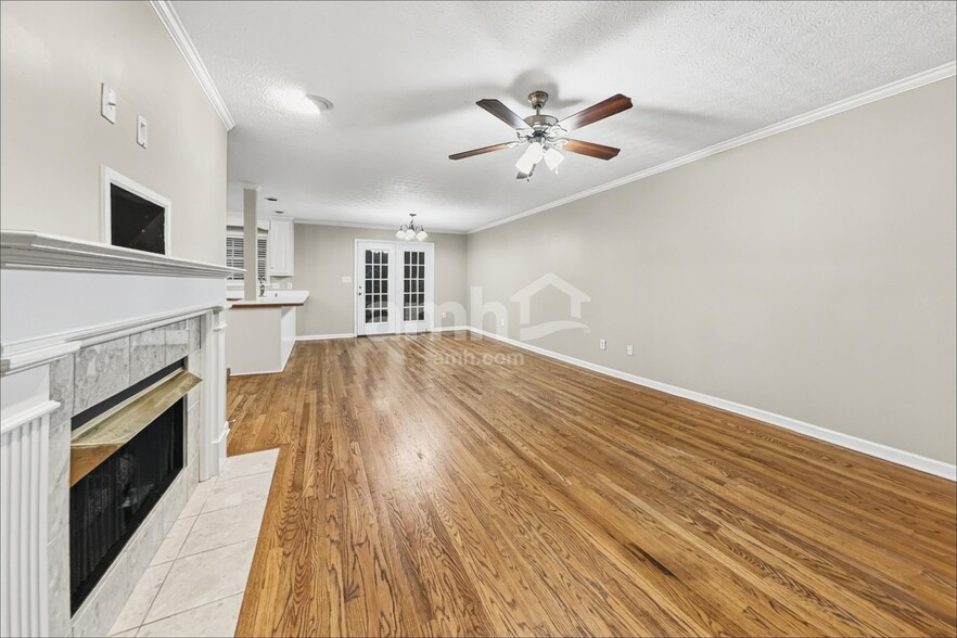 Building Photo - 403 Woodlands Dr