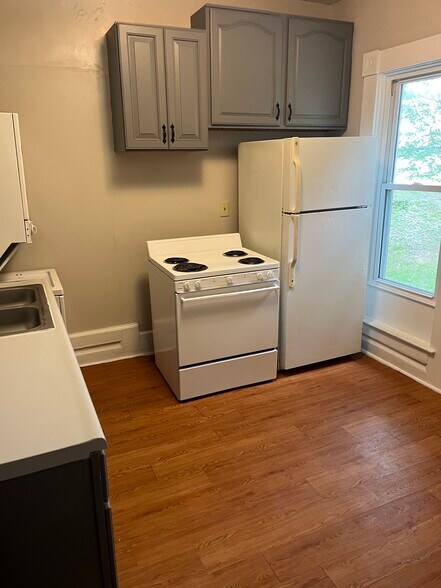 Building Photo - 120 1st St