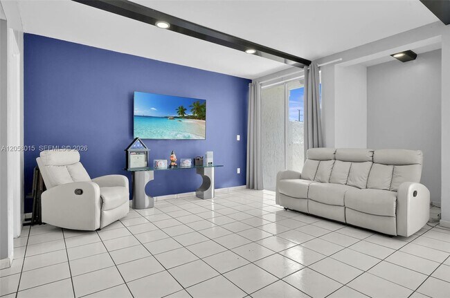 Building Photo - 9177 Fontainebleau Blvd