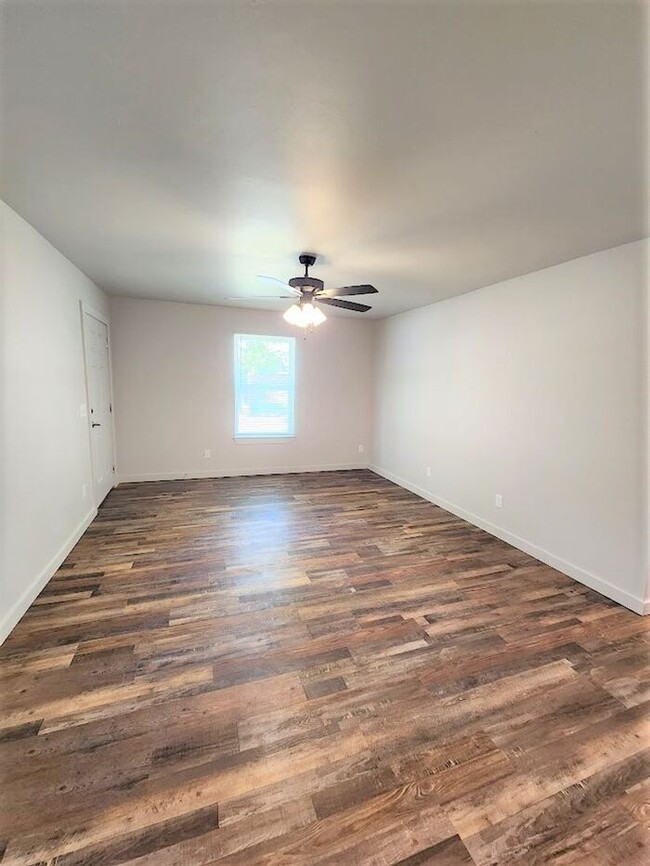 Building Photo - New 3 Bed 2 Bath Duplexes SW 40th & Shield...