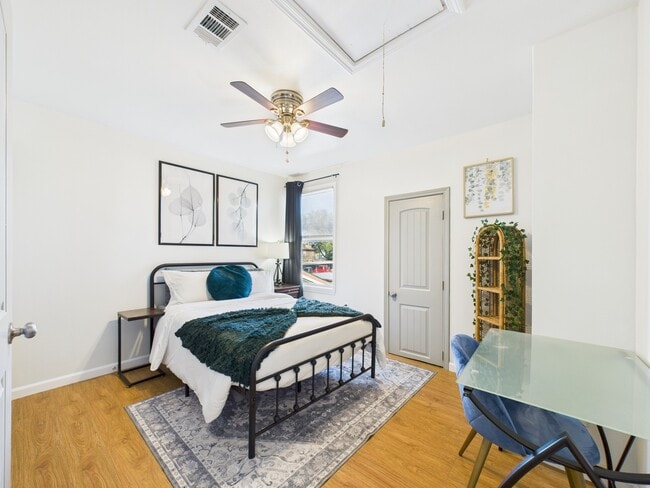 Building Photo - 7836 Bateman Ln