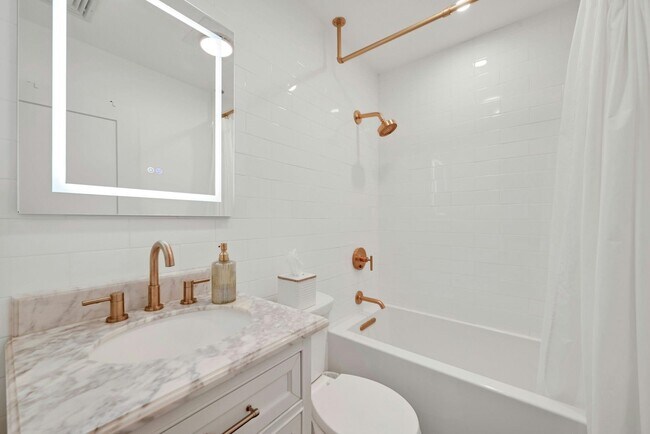 Building Photo - 1015 Grand St