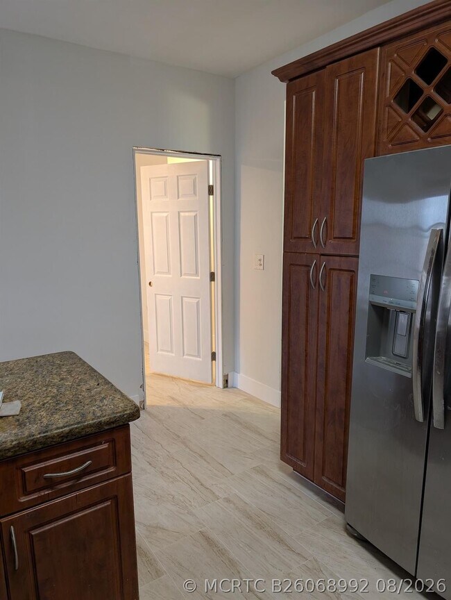 Building Photo - 9851 SW 117th Ct