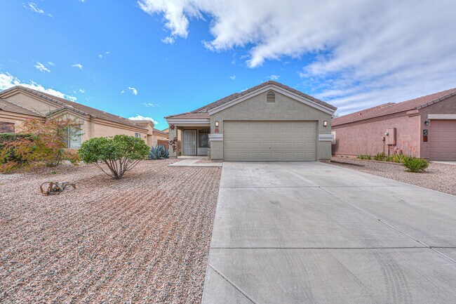 Building Photo - 43749 W Magnolia Rd