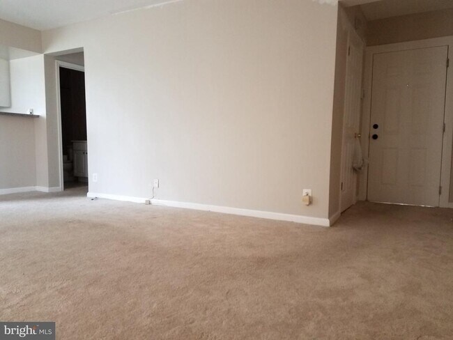 Building Photo - 2500 Markham Ln