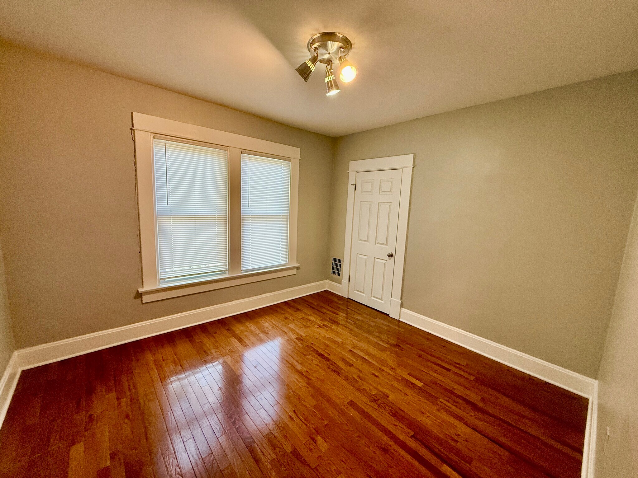 Building Photo - 325 Clinton St