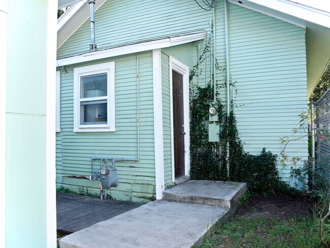 Building Photo - 103 6th St