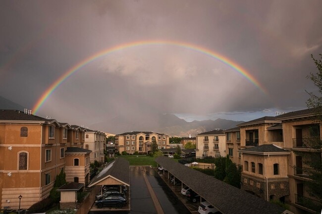 Building Photo - Torino Tower - 913