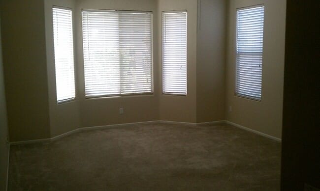 Building Photo - Very Clean 2 Bedroom + Office/Den 2 Bathroom 55 + Oasis Home