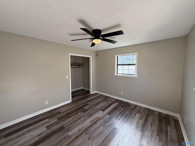 Building Photo - 2665 Dunlap Ave