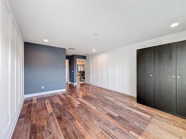 Building Photo - 10701 Laurel Vista Way