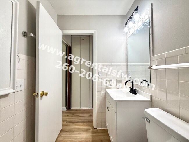 Building Photo - 901-931 West Brookwood Court