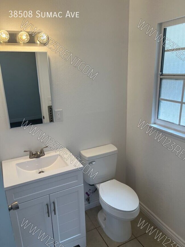 Building Photo - 38508 Sumac Ave