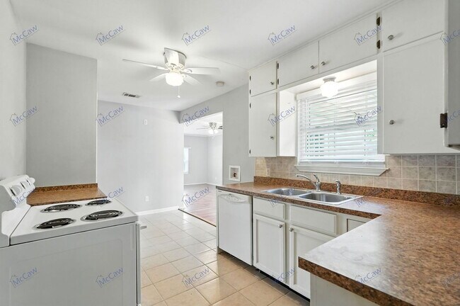 Building Photo - 1520 Hilltop Dr