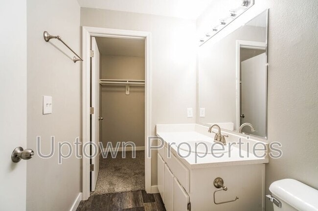 Building Photo - 6133-6135 SE Frances St