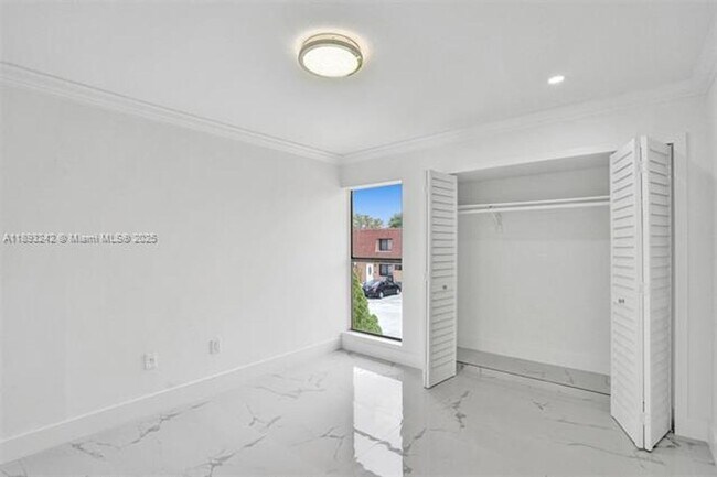 Building Photo - 606 NW 107th Ave