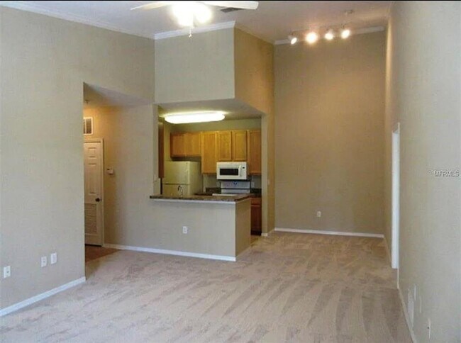 Building Photo - 10125 Courtney Palms Blvd