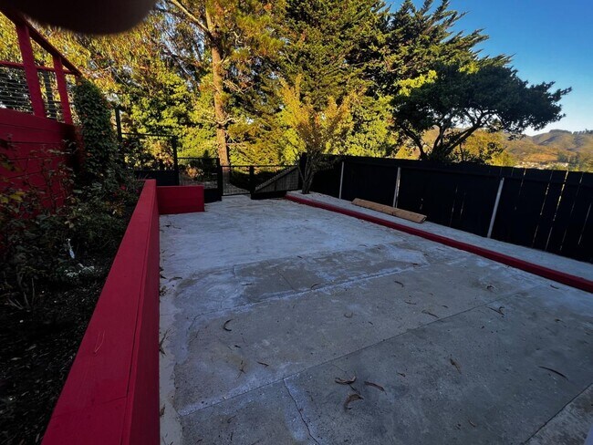 Building Photo - 1157 Manzanita Dr
