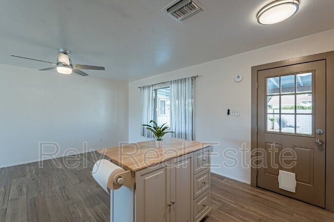Building Photo - 8416 E Rancho Vista Dr