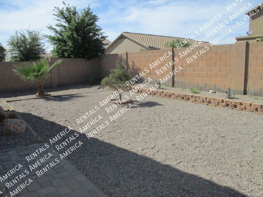 Building Photo - 1364 E Martha Dr