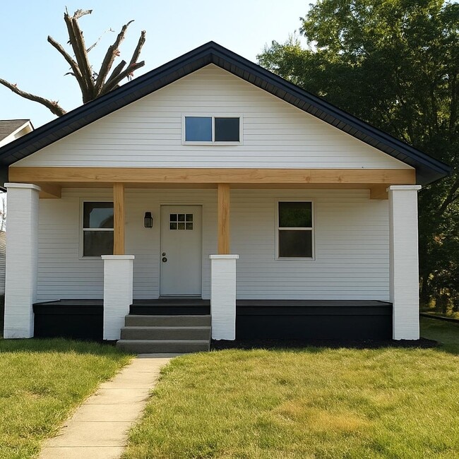 Primary Photo - 829 Monroe Ave