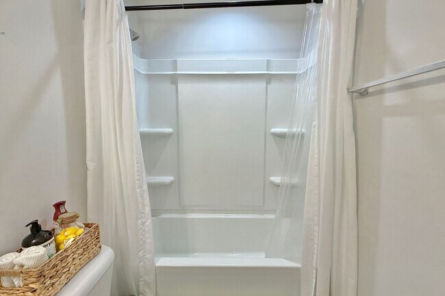 Building Photo - AVAILABLE EARLY MAY 2026! (Pet Friendly)