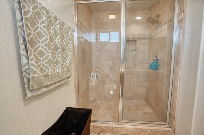 Building Photo - 16087 Bubbling Wells Rd