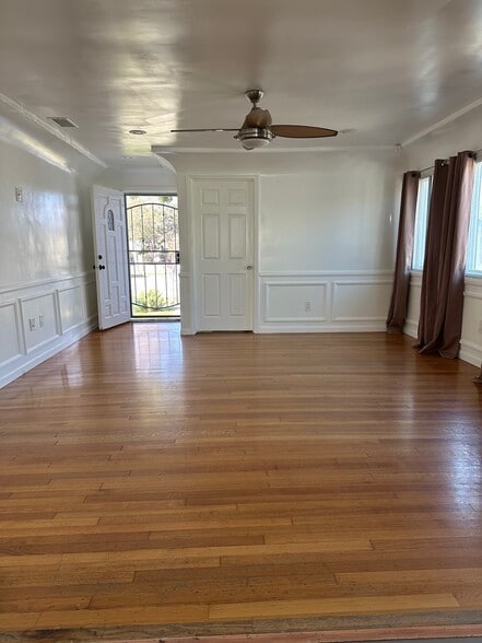 Livingroom - 11828 State St