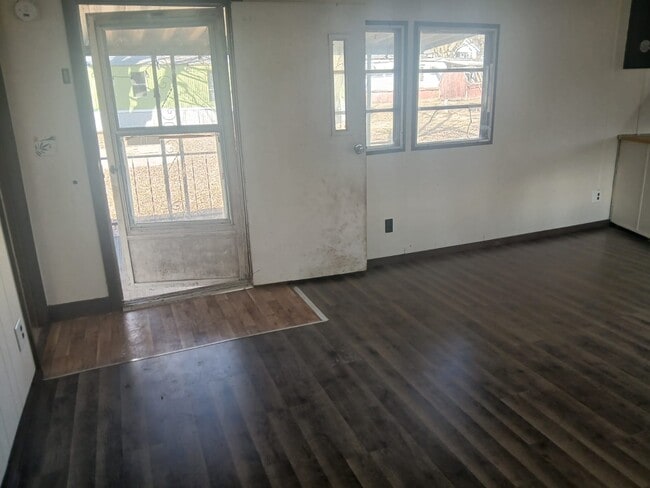 Building Photo - 11 Camelot Dr