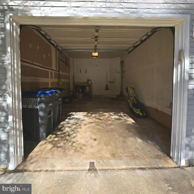 Building Photo - 13120 Misty Glen Ln