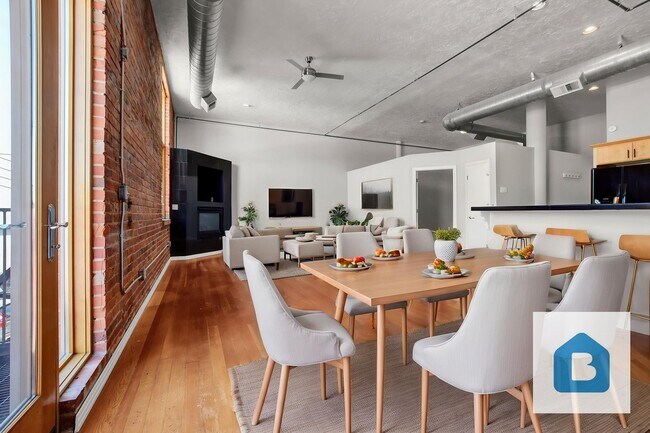 Building Photo - One-of-a-Kind Tejon Street Condo in Unbeatable Location! No Utility Setup Required!