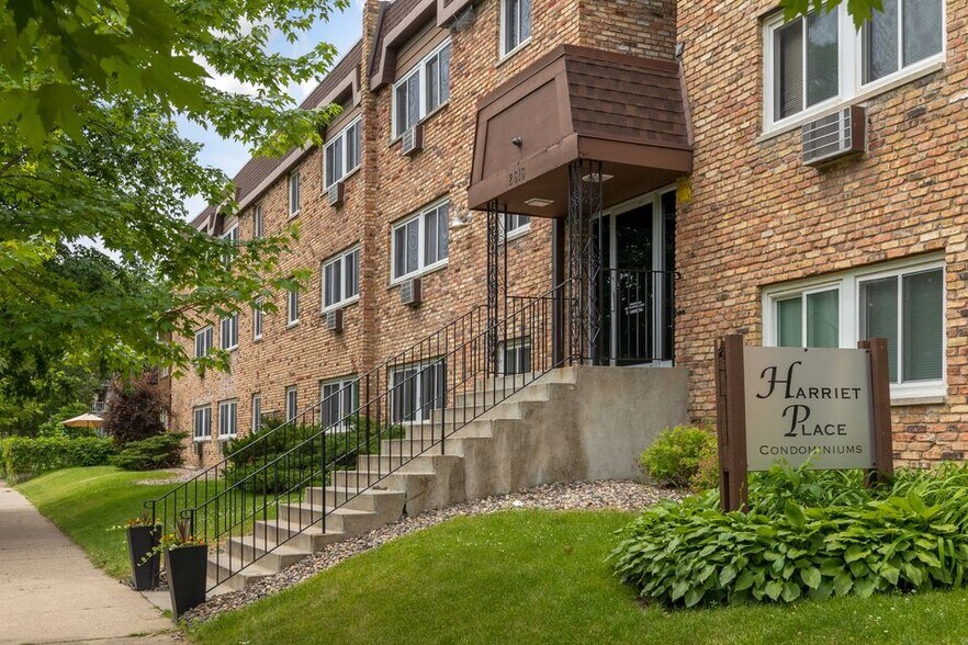 Building Photo - 2616 Harriet Ave