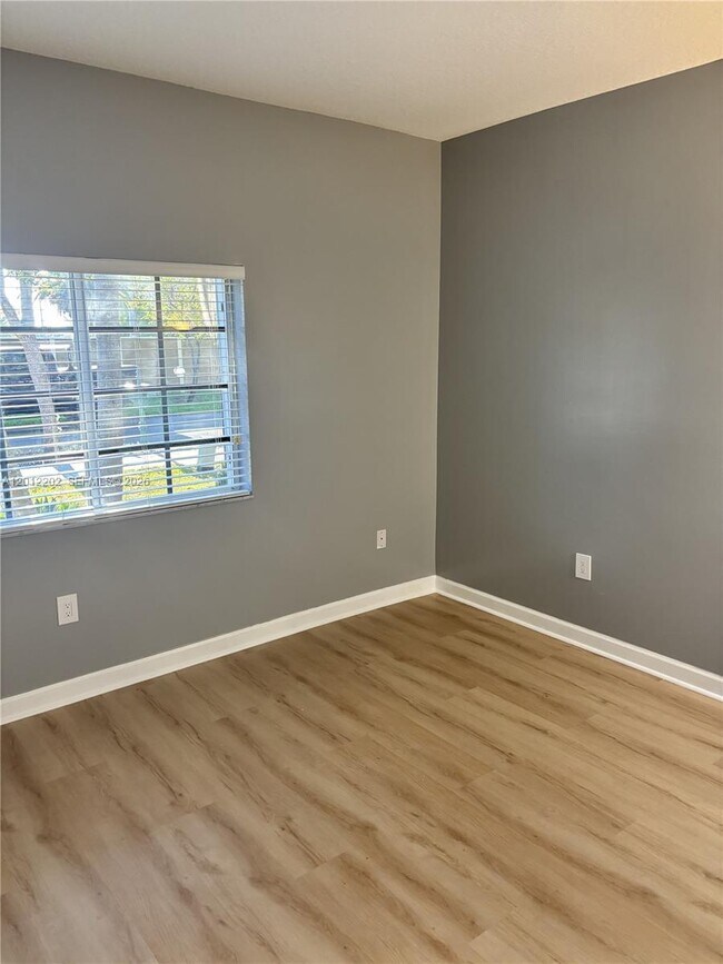 Building Photo - 13941 SW 136th Pl