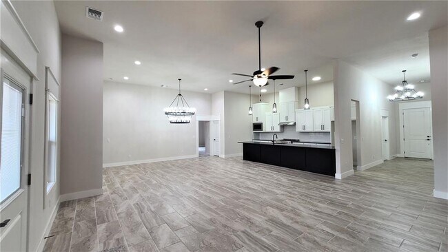 Building Photo - 9308 SW 35th St