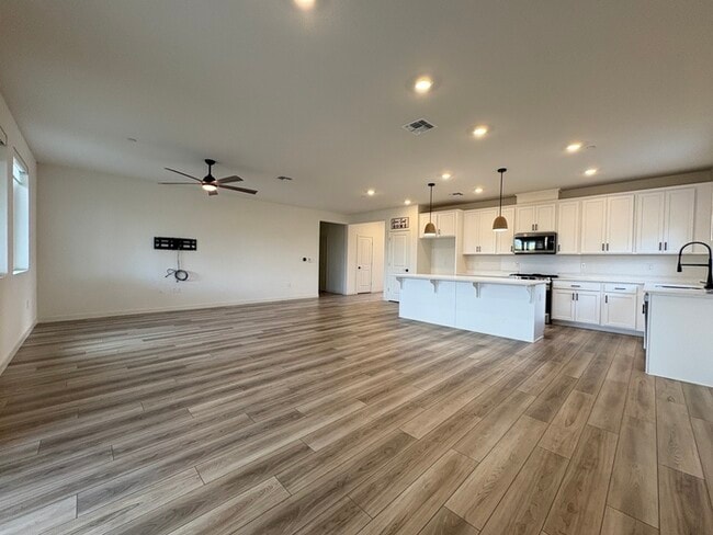 Building Photo - Beautiful Single Story in Lincoln! 4 Bedro...