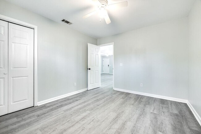 Building Photo - 803 Ash St Ext
