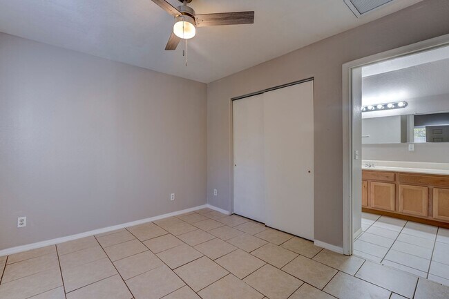 Building Photo - 2 Bedroom, 2 Bath Home for Rent in Diamond...