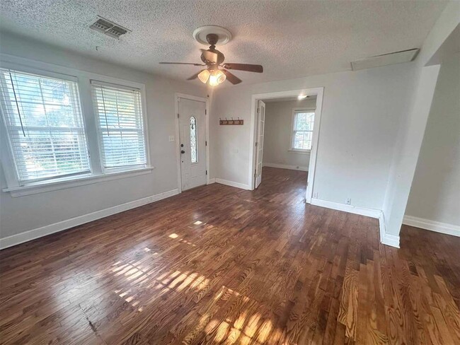 Building Photo - 4605 N Hammond Ave