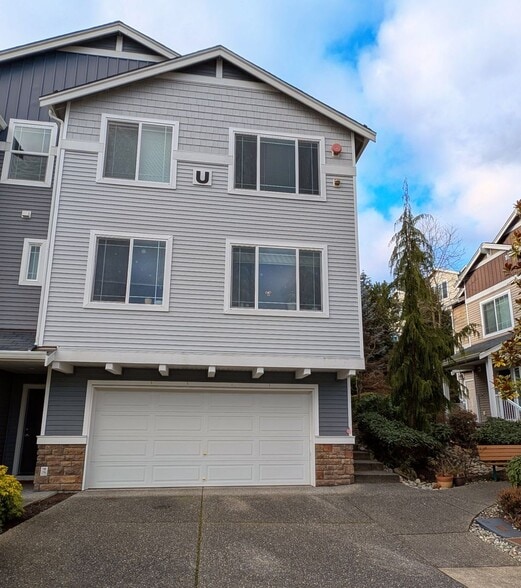 Building Photo - 15720 Manor Way