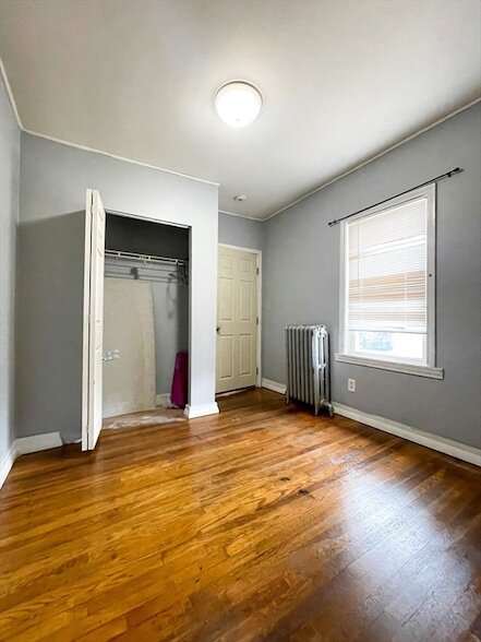 Building Photo - 904 Main St