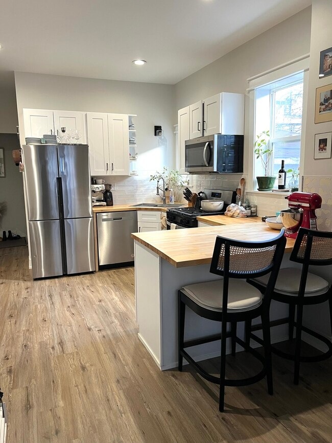 Building Photo - 1943 N Winchester Ave