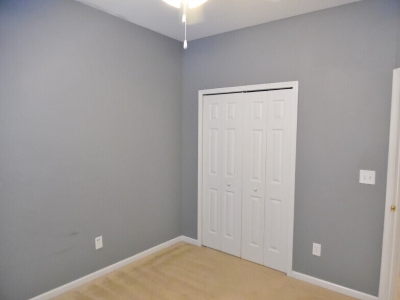 Building Photo - 422 Plamondon Dr