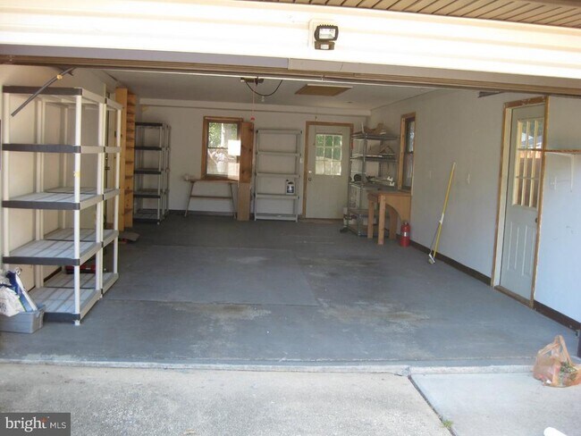 Building Photo - 101 Fantasia Dr