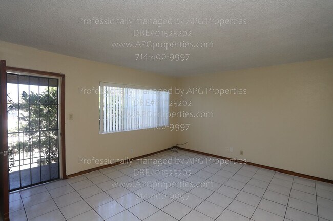 Building Photo - 830 E Anaheim St