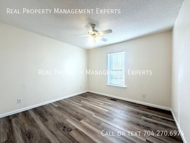 Building Photo - 123 Garden St