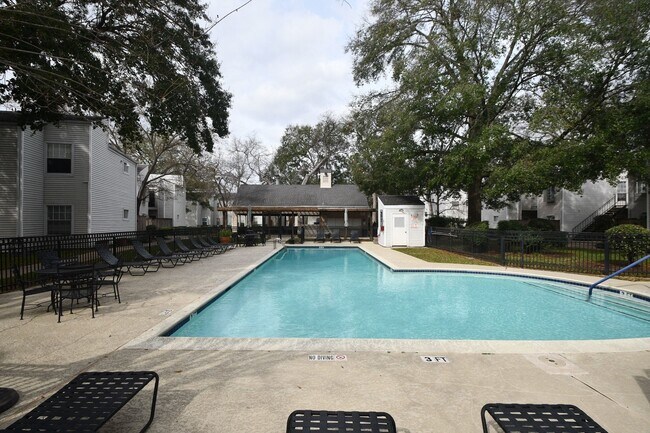 Building Photo - 9809 Richmond Ave.