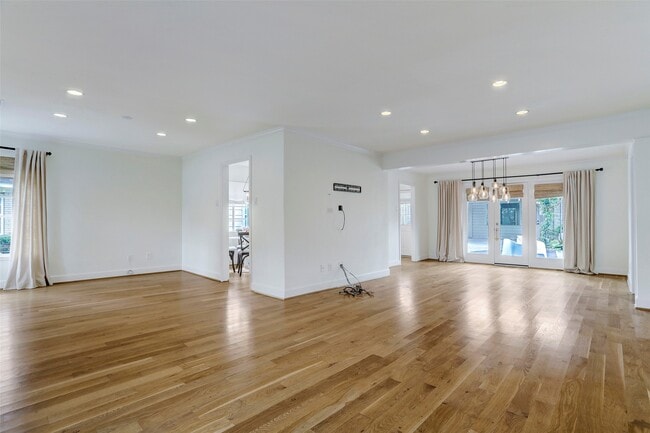 Building Photo - 3744 Aberdeen Way