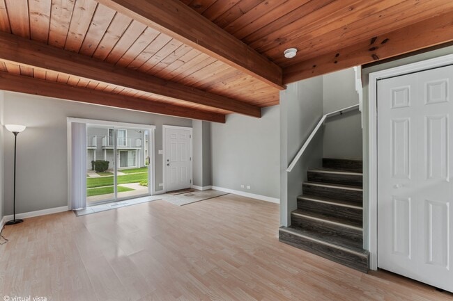 Building Photo - 485 Meadow Green Ln