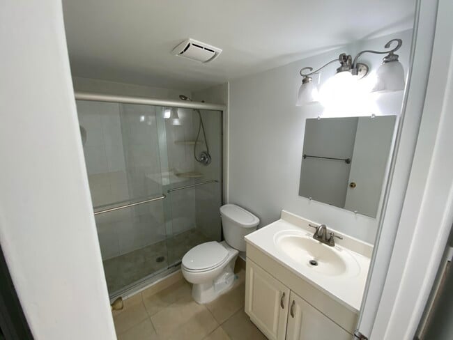 Building Photo - 1107 Green Pine Blvd