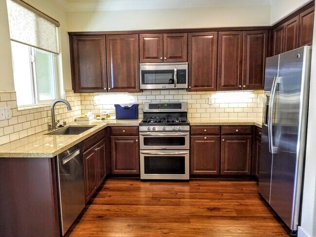 Building Photo - ALMOST NEW, SUPER CLEAN 2 BED, 2.5 BATHS, WOOD FLOORS, STAINLESS STEEL APPLIANCES, CLUBHOUSE WITH...